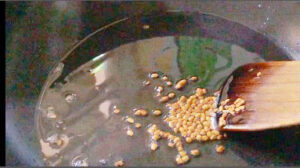 Fenugreek seeds in oil