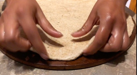 shaping pizza dough