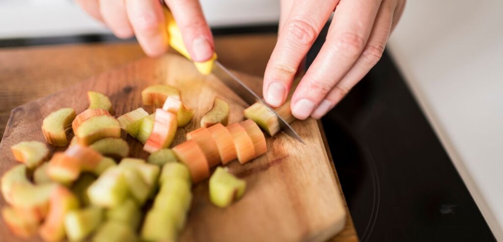 how-to-cut-rhubarb